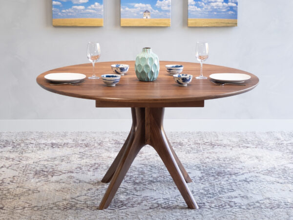 "Kapok" round expanding table